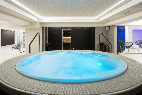 Tavel Hotel & Spa