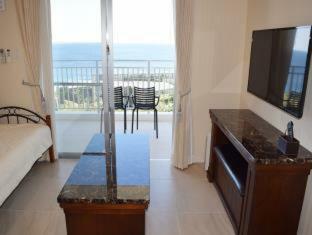Hotel Wisteria Condominium Resort