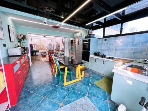 Hostal ????????