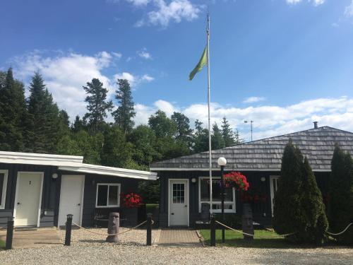 Mystic Isle Motel