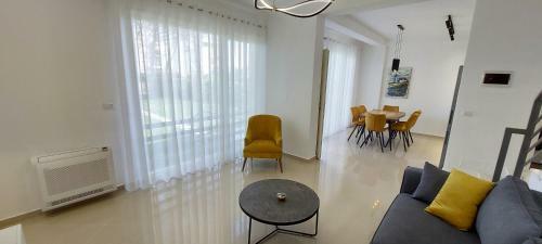 Villa Reina_lura3_gjiri Lalzit