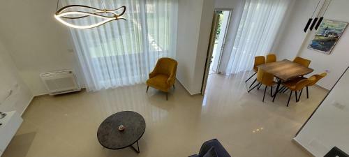 Villa Reina_lura3_gjiri Lalzit