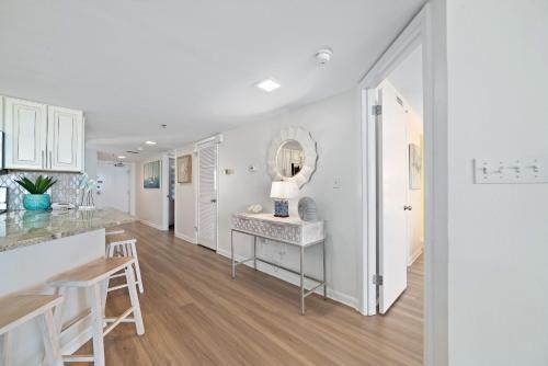 Apartamento Phoenix VI 6511 - Beachfront Updated Condo!