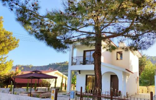 The Lovely Pambonina House With Gorgeous Views