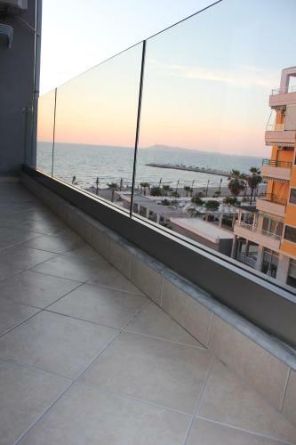 Lovely Apartment With Free Parking And Sea View