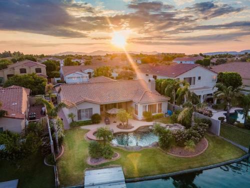 Immaculate Lake Front Home Wresort Like Backyard