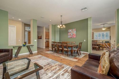 Immaculate Lake Front Home Wresort Like Backyard