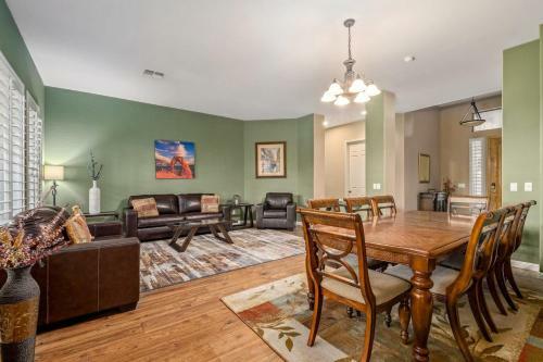 Immaculate Lake Front Home Wresort Like Backyard