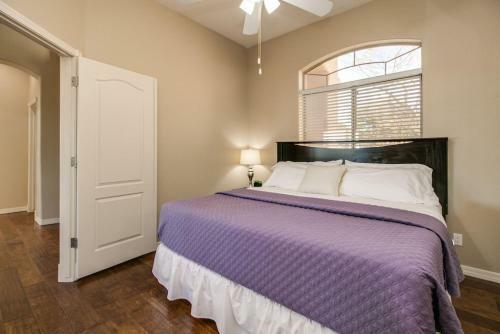 Fabulous 4-bdrm Wbreathtaking Views & Pool