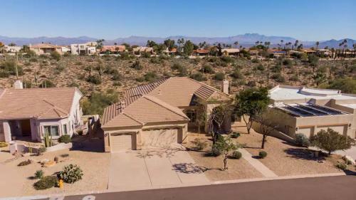 Fabulous 4-bdrm Wbreathtaking Views & Pool