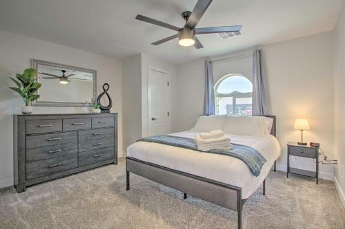 Family-friendly Glendale Home With Yard And Pool!
