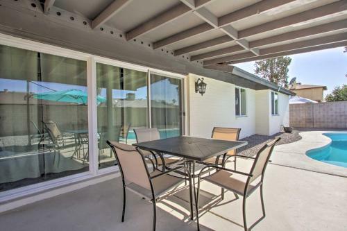 Family-friendly Glendale Home With Yard And Pool!