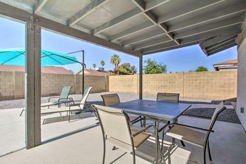 Family-friendly Glendale Home With Yard And Pool!