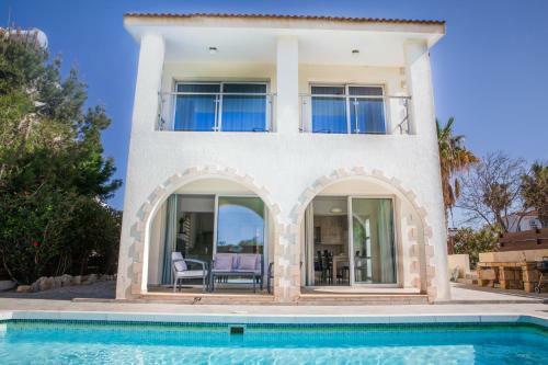Lighthouse Villa, Central & Close To Beach