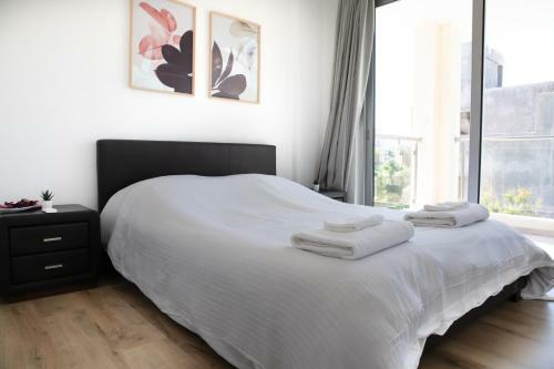 Lighthouse Villa, Central & Close To Beach