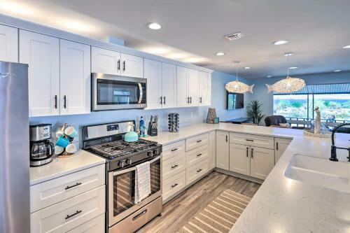 Lakefront Home Walk To Beach And Boat Launch!