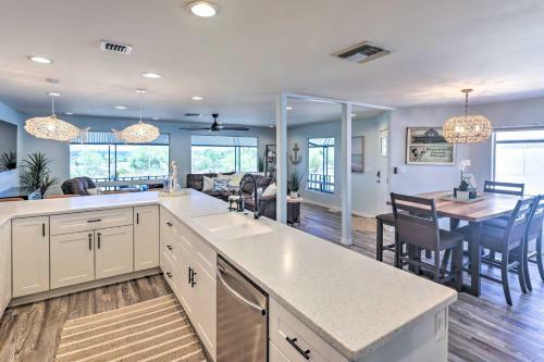 Lakefront Home Walk To Beach And Boat Launch!