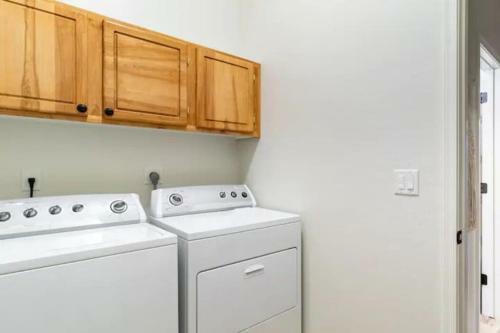Peaceful Oasis In Gated Golf Course Community