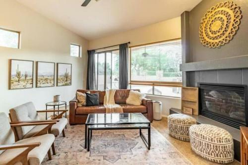 Peaceful Oasis In Gated Golf Course Community