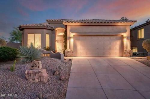 Peaceful Oasis In Gated Golf Course Community