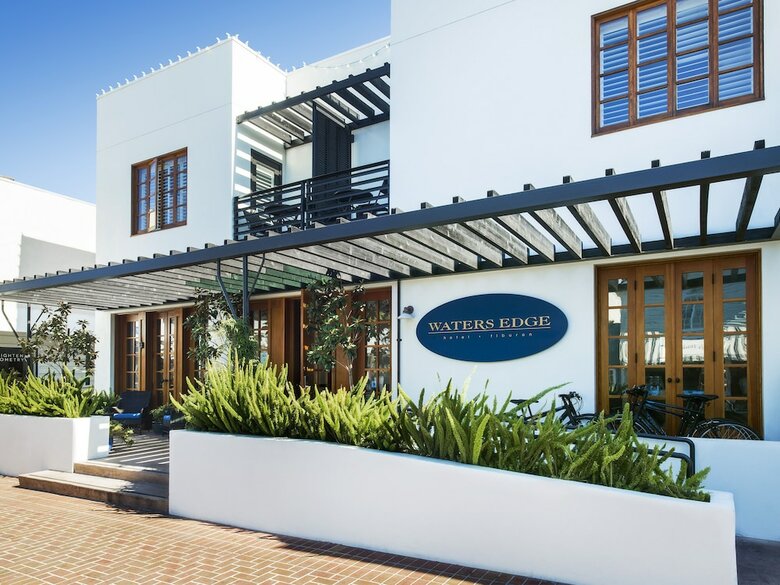 Hotel Waters Edge