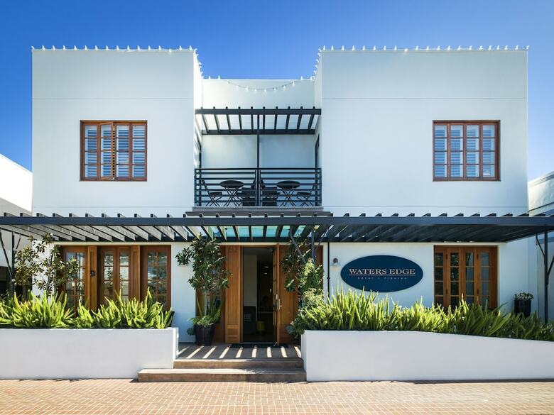 Hotel Waters Edge