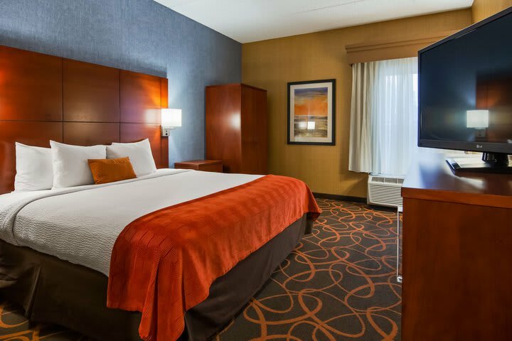 Best Western Plus Fresno Airport Hotel