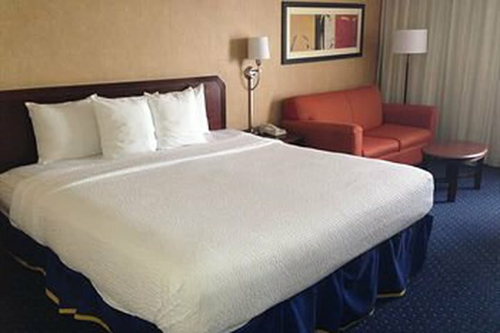 Best Western Plus Fresno Airport Hotel