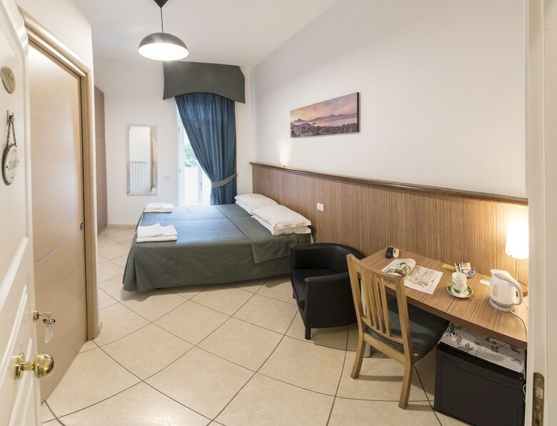 Hostal Vomero House