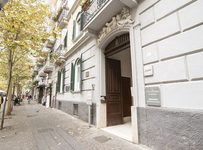 Hostal Vomero House