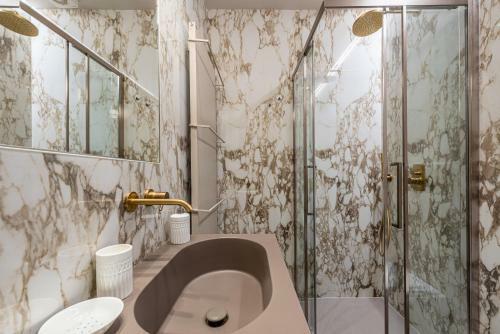 Plaza View Luxury Apartment, Alba