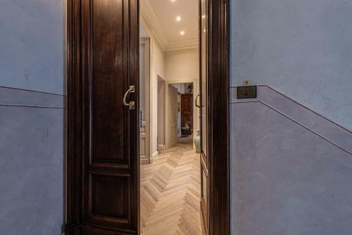 Plaza View Luxury Apartment, Alba