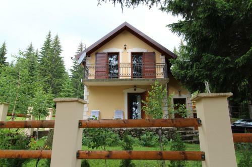 Hostal Rooms And Apartment Palas