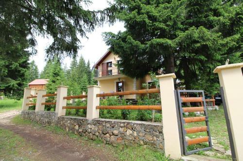 Hostal Rooms And Apartment Palas
