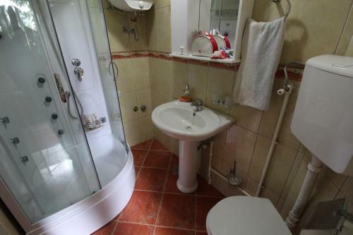 Hostal Rooms And Apartment Palas