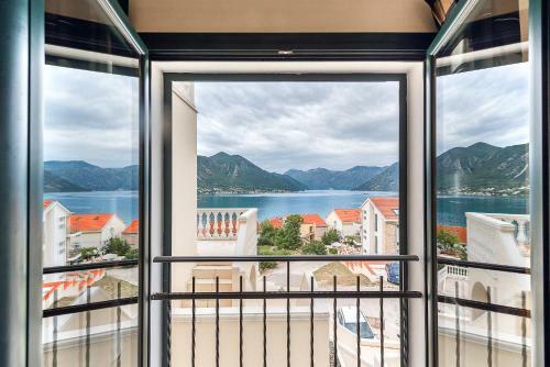 Apartaments Dobrota With Magical View & Swimming Pool