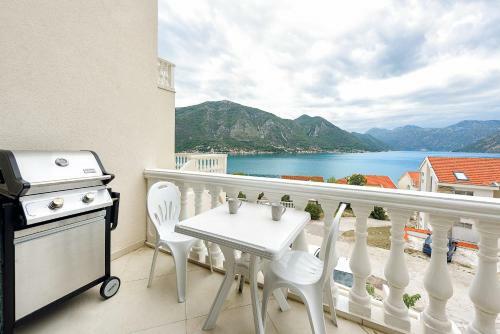 Apartaments Dobrota With Magical View & Swimming Pool