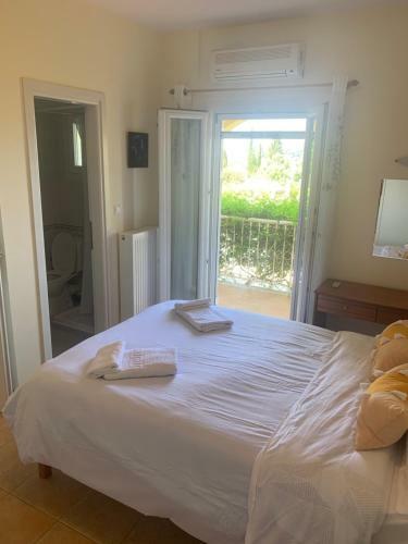 Three Bay Villa Kavvadades