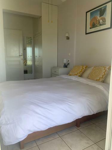 Three Bay Villa Kavvadades