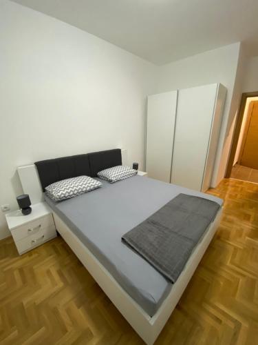 Apartman Sarak