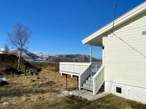 The House With The Arctic View