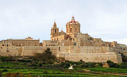 Hostal Sliema Creek Suites