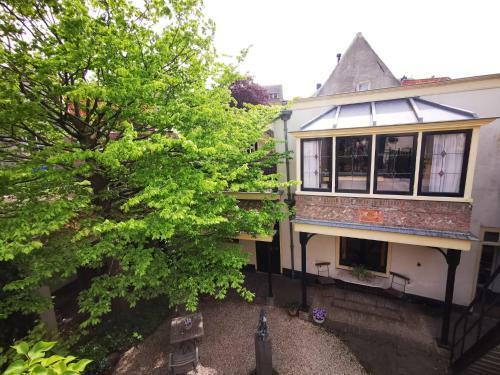 Hostal Koerhuys Alkmaar Unique City Courtyard House