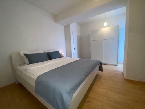 Sis Apartments