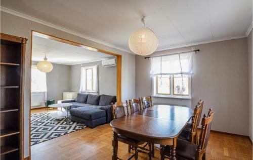 Stunning Home In �m�l W/ Wifi And 3 Bedrooms