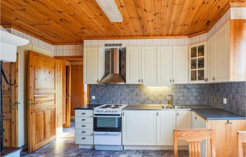 Stunning Home In �m�l W/ Wifi And 3 Bedrooms