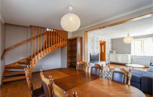Stunning Home In �m�l W/ Wifi And 3 Bedrooms