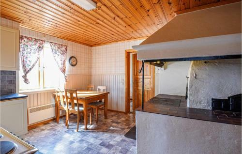 Stunning Home In �m�l W/ Wifi And 3 Bedrooms