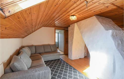 Stunning Home In �m�l W/ Wifi And 3 Bedrooms