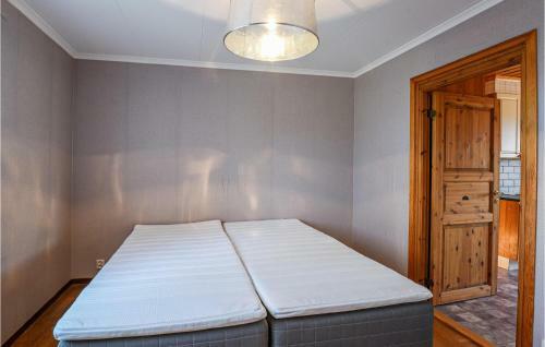 Stunning Home In �m�l W/ Wifi And 3 Bedrooms